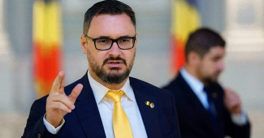 AUR își exprima opinia în mijlocul controverselor. Deputatul Dan Tanasă afirmă: „Demisia lui Dragoș Anastasiu reprezintă un act necesar de responsabilitate morală. Următorul pe listă cine va fi?” 1 reactia aur in scandalul momentului deputatul dan tanasa demisia lui dragos anastasiu un gest de igiena morala cine urmeaza 688659f52d14f
