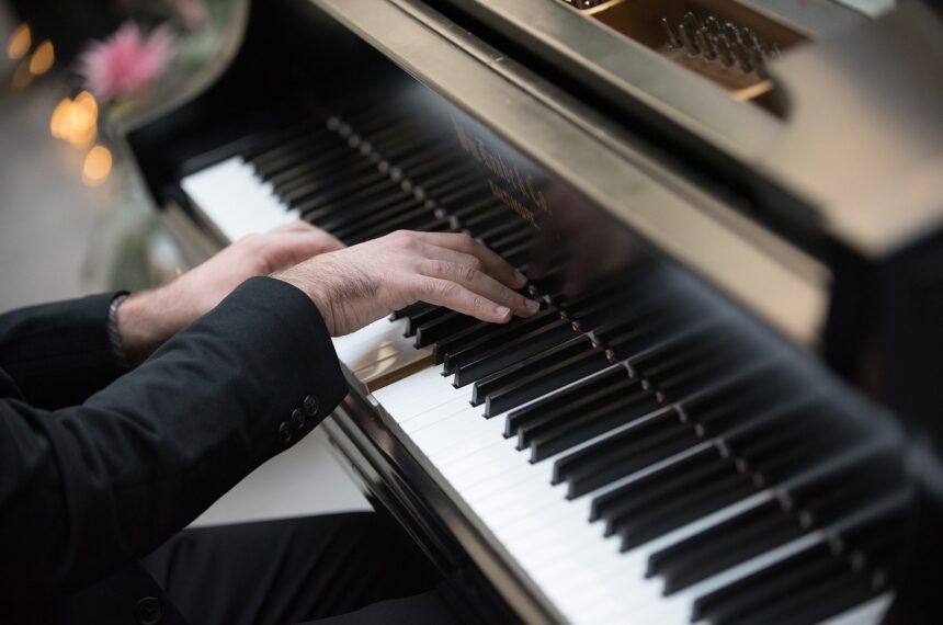 Seară de muzică clasică la Biserica Adventistă Speranța, cu Ioan Caruțiu la pian: un recital de neuitat! 1 recital de pian sustinut de ioan carutiu o seara de muzica clasica la biserica adventista speranta 68833774a94f4