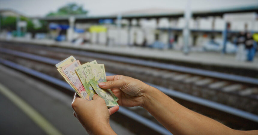 Prețurile biletelor de tren cresc din 1 august. Ce sume vor plăti românii după ajustarea TVA? 1 se scumpesc biletele de tren de la 1 august cat vor plati romanii dupa majorarea tva 6888c863d50bc