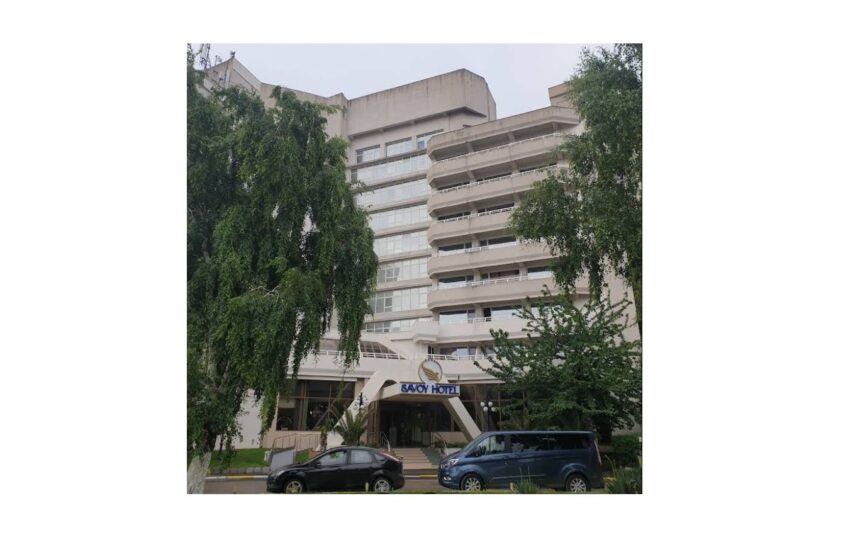 Complex Savoy SA își va asigura un împrumut de 1,32 milioane de euro, susținut prin ipotecă și alte forme de garanție. 1 societatea complex savoy sa va contracta un credit de 132 milioane euro garantat cu ipoteca si alte garantii 6887ae6fa9a04