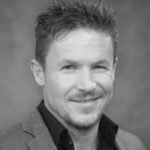 Cerul se pregătește să onoreze legenda Felix Baumgartner, cu un spectacol aerial de neuitat înainte de călătoria sa finală în Austria 2 spectacol aerian privat in onoarea celebrului sportiv felix baumgartner inainte ca acesta sa fie inmormantat in austria 688a562e4d956