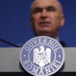 Standard & Poor's confirmă evaluarea României, dar păstrează o viziune pesimistă, având în vedere retragerea prim-ministrului Bolojan. 2 standard poors mentine ratingul romaniei dar si perspectiva negativa mai ales pentru ca prim ministrul bolojan se va retrage 6882187970714