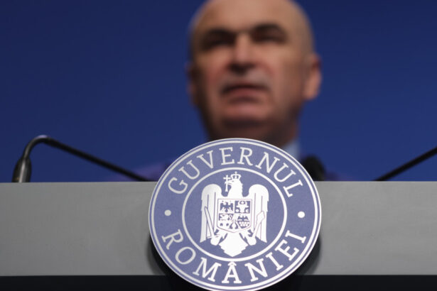 standard poors mentine ratingul romaniei dar si perspectiva negativa mai ales pentru ca prim ministrul bolojan se va retrage 6882187970714