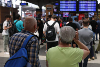 traficul feroviar afectat de furtuni intarzieri de sute de minute inregistrate in gara de nord anuntul cfr sa 688602137f7f8