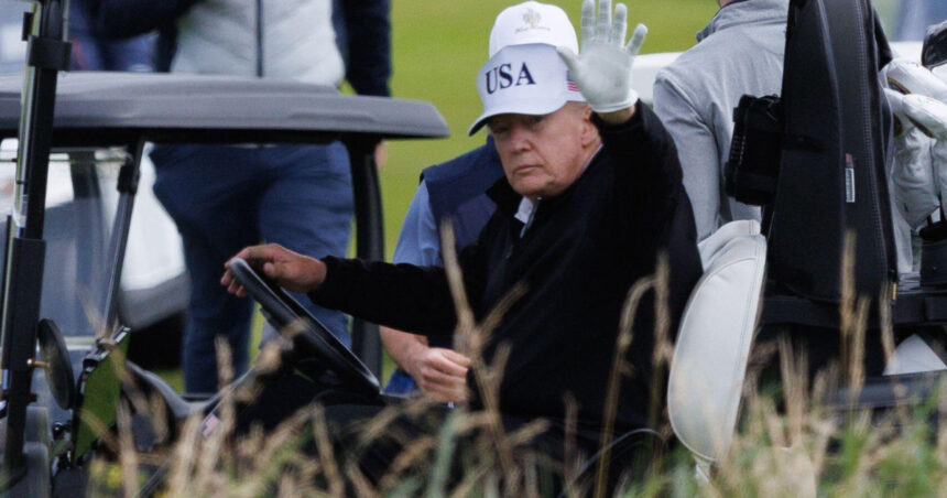 Trump, relaxare pe terenul de golf înainte de întâlnirea cu Ursula Von der Leyen: Ce subiecte vor fi abordate? 1 trump pe terenul de golf inaintea intalnirii cu ursula von der leyen agenda discutiilor 6886334a986cd