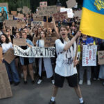 Ucraina își reconsideră legislația ce împiedica combaterea corupției în urma protestelor masive și a influenței internaționale. 2 ucraina revine asupra legii care bloca lupta anticoruptie dupa valul de proteste si presiuni externe 688a6e34e0ba3