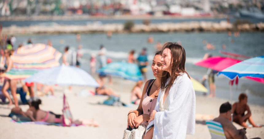 Un român din trei călătorește în Bulgaria: aproape 250.000 de vizitatori din România înregistrati doar în luna iunie! 1 un turist din trei care viziteaza bulgaria este roman aproape 250 000 de intrari din romania doar in iunie 6888ccd76a82d
