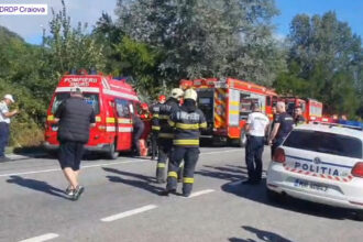 video accident grav intre un microbuz si un tir in caras severin a fost activat planul rosu de interventie 68873bb1e5483