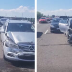 Coliziune în lanț pe autostradă: Șoferi, mai atenți la drum decât la ecrane! 2 video accident rutier in lant pe autostrada toti sunteti piloti cu ochii in telefon si talpa atata stiti 6885e87904eb9