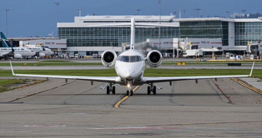 Aterizare de urgență a unui zbor american către Amsterdam: 25 de pasageri răniți din cauza unor turbulențe severe. 1 video aterizare de urgenta a unui avion american cu destinatia amsterdam 25 de persoane au fost ranite din cauza turbulentelor puternice 688b2156ca6e4