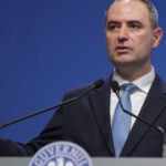 „Ministrul Alexandru Nazare dezvăluie: «Bugetul nu se sprijină pe fundamenturi realiste» – Răspunsuri despre finanțarea pensiilor și salariilor” 3 video bugetul n a fost construit pe ipoteze realiste ce spune ministrul alexandru nazare intrebat de banii de pensii si salarii 68867d210ae10