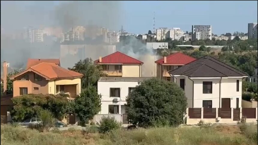 Alertă în Constanța: Pompierii intervin de urgență în fața unei amenințări între locuințe! Descoperă detalii! 1 video este pericol intre case la constanta pompierii chemati de urgenta iata despre ce este vorba 6884e44f52e4a