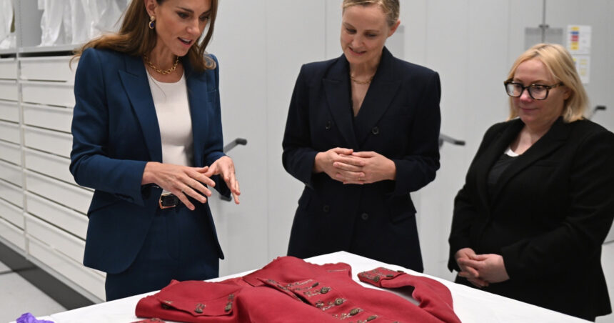 Kate Middleton dezvăluie o expoziție fascinantă într-un muzeu londonez: Descoperă comorile din colecția sa! 1 video kate middleton si a deschis expozitie intr un muzeu din londra ce piese de colectie sunt expuse 688b40f9b477a