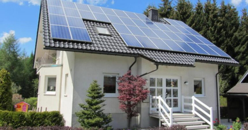 Creșterea TVA-ului pune presiune pe prețul panourilor fotovoltaice și al acumulatorilor. Care este soarta programului „Casa Verde”? 1 video majorarea tva scumpeste panourile fotovoltaice si bateriile ce se intampla cu programul casa verde 68874ed954c1f