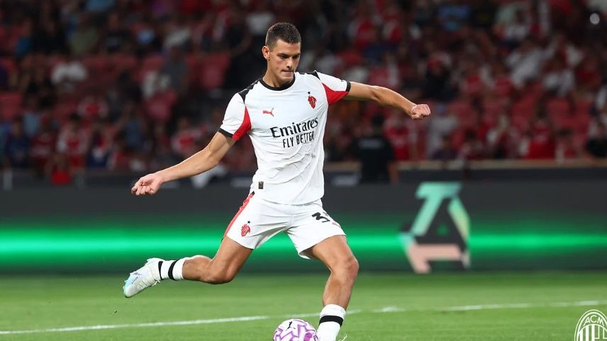 „Matteo Duțu: De la visuri la realitate - a marcat împotriva lui Arsenal și e pregătit să strălucească împotriva lui Liverpool!” 1 video milan e milan vreau sa cresc pentru prima echipa spunea anul trecut matteo dutu pentru sport ro acum a dat gol cu arsenal si e gata d 68834bed3140d