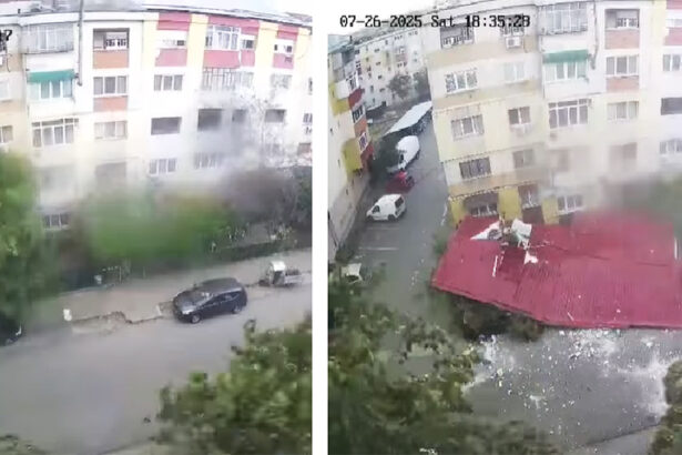 video momentul in care un acoperis este smuls de vant si aruncat peste mai multe masini 688620b536486