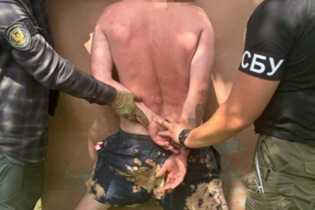 video momentul in care un agent fsb care pregatea un atac terorist dublu este arestat de serviciului de securitate al ucrainei 6884e53e8eb33