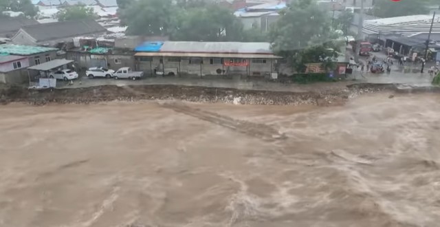 Furii ale naturii: 30 de victime în urma ploilor catastrofale din Beijing 1 video ploile torentiale si inundatiile au provocat moartea a 30 de persoane in beijing 68886b2015fd7