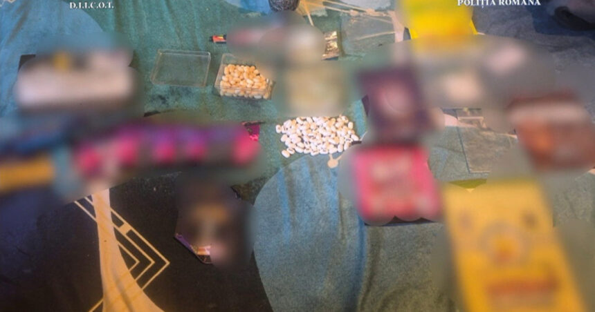 Purtător de uniformă reținut pentru comerț ilegal de droguri: Substanțe interzise camuflate în lenjerie intimă și distribuite la petreceri pentru tineri 1 video politist arestat pentru trafic de droguri substante interzise ascunse in lenjerie intima si vandute inclusiv la petreceri cu minori 6884c92f1fe4f