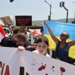 Steagul Rusiei incinerat în Georgia: „Aici nu aveți loc! Astăzi e spectacol, mâine vor cădea rachete Grad!” 3 video steagul rusiei ars in georgia porcilor nu sunteti bineveniti aici astazi sunt artificii maine vor fi rachete grad 688656625d2b7