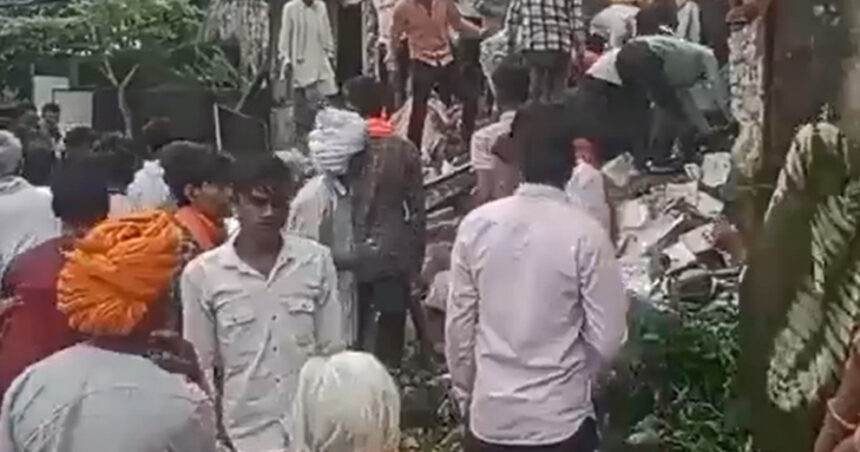 Catastrofa din India: 7 copii și-au pierdut viața, iar 26 au fost răniți în urma prăbușirii unei școli 1 video tragedia in india 7 copii au murit si alti 26 au fost raniti dupa ce o scoala s a prabusit 68835f043137b
