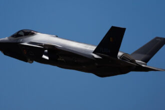 video un avion f 35 al marinei sua s a prabusit in california pilotul a reusit sa se catapulteze in siguranta 688b1768b20da