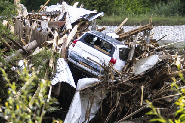 videofoto inundatii devastatoare in romania zone din 16 judete si din bucuresti afectate case inundate copaci doborati si drumuri blocate 6889d00d6e004
