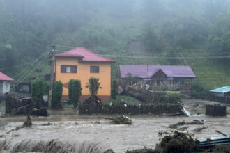 videofoto inundatii in judetele suceava si neamt o persoana a murit sute de evacuati poduri avariate drumuri surpate 68871fc5a670f
