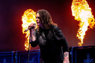 videofoto ozzy osbourne o viata traita pe scena biografia legendei rock care a influentat generatii intregi 6882609eebd6d