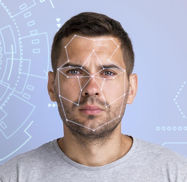 Străinii din afara UE vor fi supuși verificărilor prin amprente și recunoaștere facială, în loc de ștampilarea pașapoartelor 1 vizitatorii din afara ue vor incepe sa fie controlati dupa amprente si recunoastere faciala in loc de stampilarea pasapoartelor 688b03497a65c