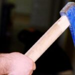 Sentință de 10 ani: Un agresor și-a lovit victima cu toporul, chiar și după ce aceasta a căzut! 3 10 ani de inchisoare atat a primit un individ care s a napustit cu toporul si a lovit de mai multe ori un barbat chiar dupa ce victima a cazut la pamant 68a24afac6d2a