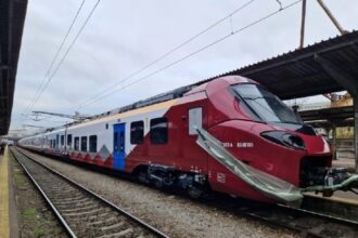 10 trenuri formate din rame electrice vor circula pe ruta bucuresti nord constanta acestea se adauga celor patru trenuri deja existente pe aceasta ruta programul plecarilor si sosirilor 68944f7f70df9