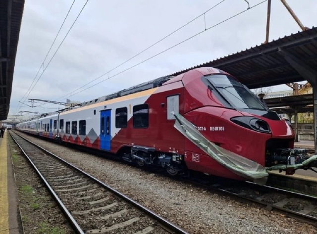 Zece trenuri electrice vor face legătura între București Nord și Constanța, alăturându-se celor patru deja în circulație. Detalii despre orarele de plecare și sosire. 1 10 trenuri formate din rame electrice vor circula pe ruta bucuresti nord constanta acestea se adauga celor patru trenuri deja existente pe aceasta ruta programul plecarilor si sosirilor 68944f7f70df9