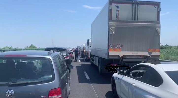 Cinco mașini s-au ciocnit pe Autostrada Soarelui, în apropierea Murfatlarului. 1 5 autoturisme implicate intr un accident pe autostrada soarelui in zona localitatii murfatlar 68a2faf9d3463