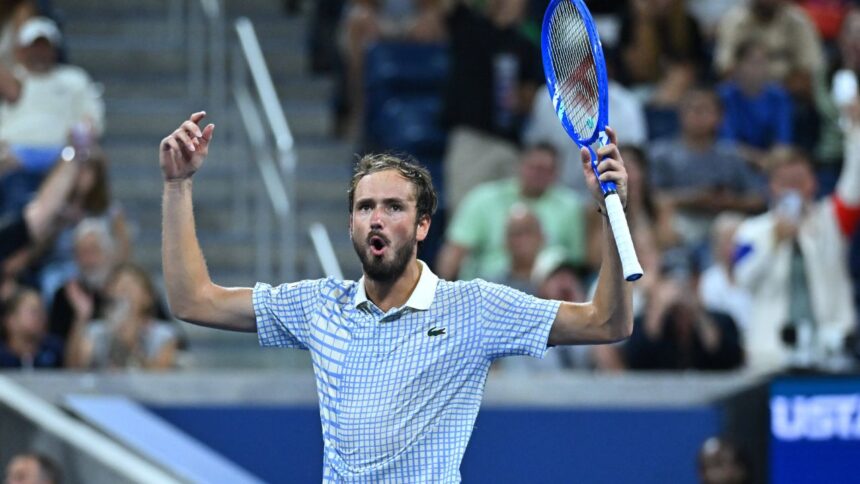 Daniil Medvedev, în colimatorul sancțiunilor: pedeapsa după incidentul din prima rundă a US Open! 1 a calcat pe bec in statele unite acum trebuie sa plateasca daniil medvedev amendat dupa comportamentul din primul tur de la us open 68b0343ca53da