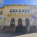 A solicitat măsuri de siguranță împotriva vecinului agresiv, care i-a spus că îi va vandaliza cutia poștală și îi va tăia conexiunea la Internet. 2 a cerut ordin de protectie impotriva vecinului sau care l a amenintat ca ii distruge cutia postala si ii taie cablul de internet 68b22a66c46a1
