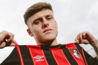 a fost vandut de liverpool si a decis sa isi schimbe numele cum se prezinta acum ben doak noul jucator de la bournemouth 68a4370a23e8a