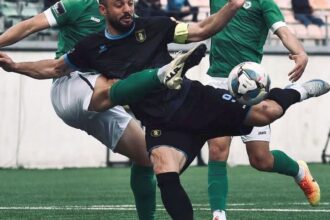 a fugit din tara dupa ce a semnat un club din superliga e in razboi cu atacantul si cere daune la fifa sa plateasca 689b5bdd5242e