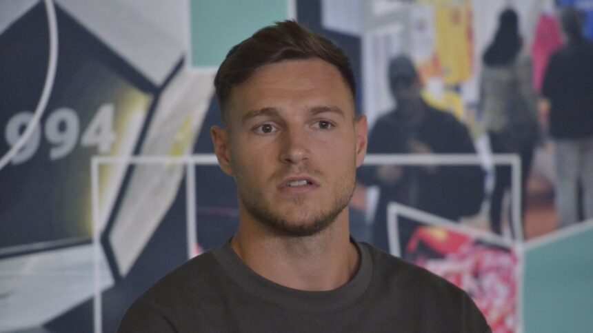 A izbucnit în fața camerelor: "Dennis Politic trebuie să decidă dacă vrea cu adevărat cariera sportivă!" 1 a rabufnit in direct la adresa lui dennis politic sa se gandeasca bine daca vrea sport profesionist sau nu 6894d575a97c5