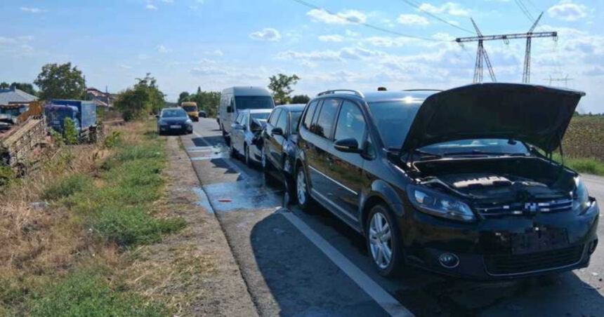 Coliziune devastatoare pe DN6 în Giurgiu: Patru răniți în urma unei ciocniri între șase vehicule 1 accident grav cu sase masini pe dn6 in giurgiu patru persoane au fost transportate la spital 68a1feea496e7