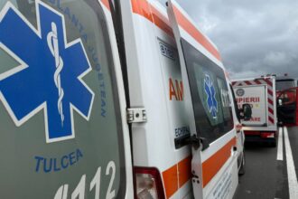 accident rutier cu trei victime pe bulevardul i c bratianu langa statia de ambulanta o persoana este incarcerata 68981ac26834d