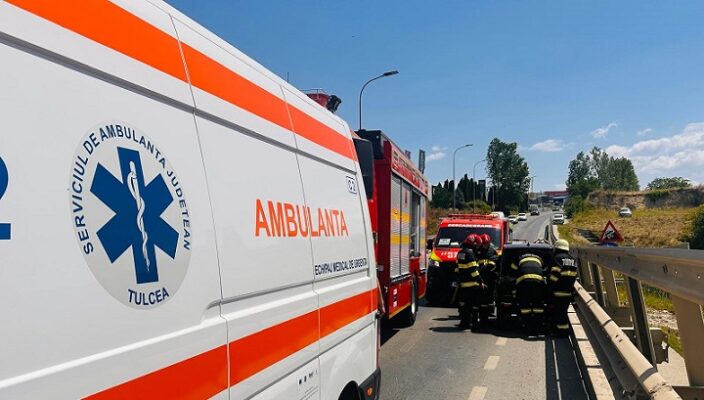 Coliziune pe șoseaua dintre Negru Vodă și Chirnogeni: un copil a fost dus la spital pentru îngrijiri medicale. 1 accident rutier intre negru voda si chirnogeni un copil a fost transportat la spital 68a04a0325035