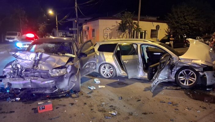 Coliziune pe arterele Meșterul Manole și Mugurului: Trei răniți transportați la spital 1 accident rutier la intersectia strazilor mesterul manole cu mugurului trei persoane au ajuns la spital 68ad594928f6d
