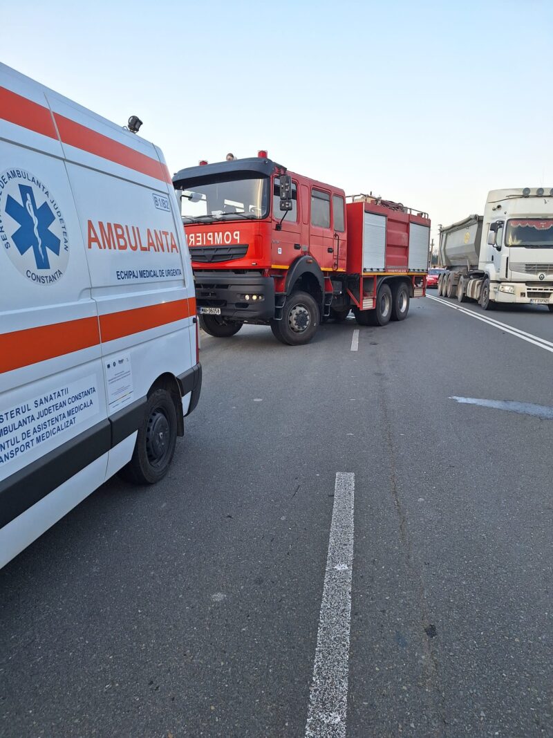 Tragedie șocantă sub podul feroviar de la ieșirea din Lumina către Năvodari! Un pieton și-a pierdut piciorul în urma impactului cu un TIR. 1 accident teribil sub podul de cale ferata de la iesire din lumina spre navodari pieton cu piciorul amputat de un tir 688c801068d6d