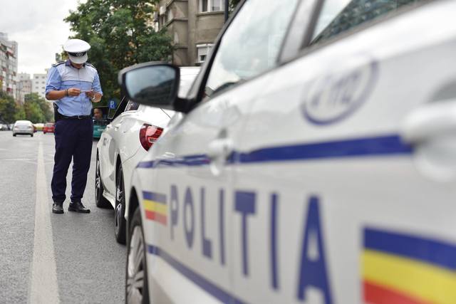 Șeful unei afaceri sub lupa autorităților pentru faptele de evaziune fiscală, cu un impact financiar de peste 600.000 de lei, acuzat că a omis veniturile din tranzacțiile cu vehicule rulate. 1 administratorul unei firme cercetat pentru evaziune fiscala cu un prejudiciu de peste 600 000 de lei el nu ar fi declarat veniturile obtinute din vanzarea de masini second hand 6894842e68676