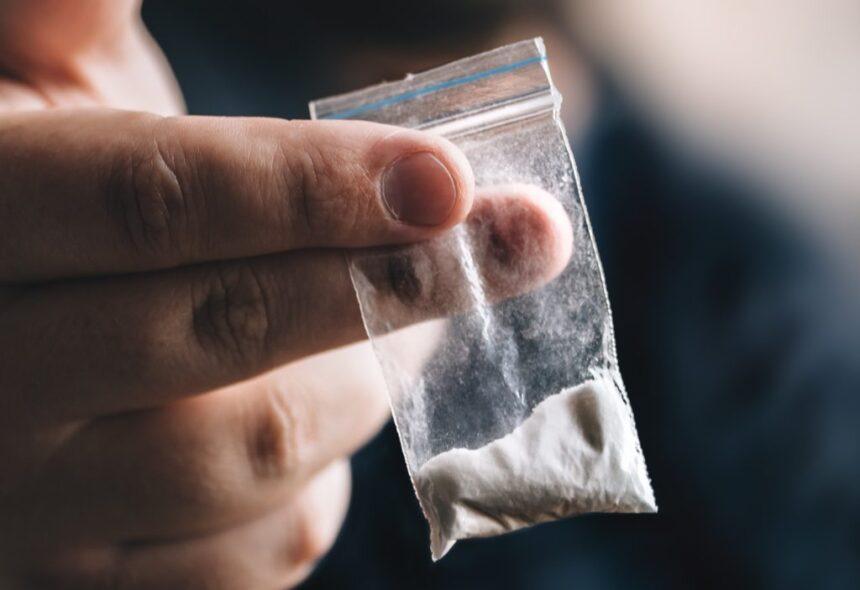 Om de afaceri din Mamaia Nord încarcerat pentru 5 ani și 4 luni din cauza traficului de cocaină: conexiuni cu un accident pe șoselele din Constanța 1 afacerist din mamaia nord condamnat definitiv la 5 ani si 4 luni de inchisoare pentru trafic de cocaina legatura cu un accident rutier din constanta 68a4ea6816c69