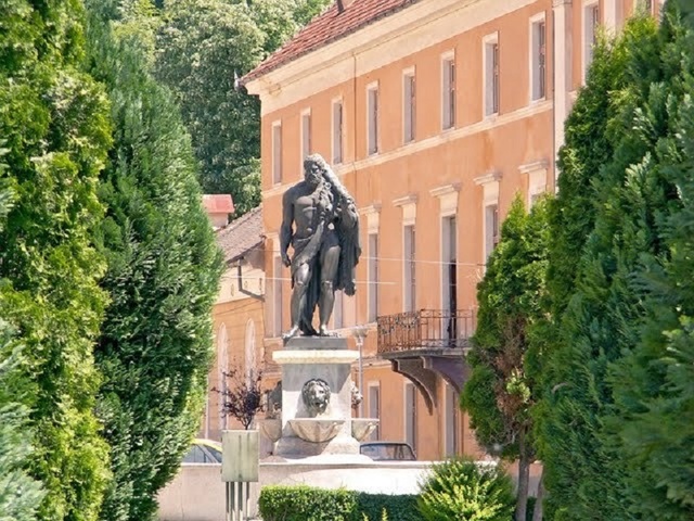 AFP: Băile Herculane, resuscitate din ruinele corupției 1 afp baile herculane devastate de coruptie revin la viata 68a2f3213e97a