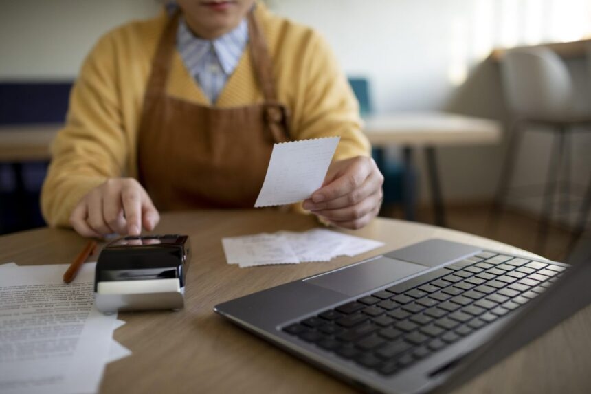 "Fii la curent cu dreptul tău: ANAF demarează o campanie informativă pentru clienții din industria HORECA" 1 ai dreptul la bon fiscal anaf lanseaza campanie de informare pentru clientii horeca 68a6e5397eefa