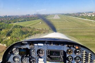 alerta aviatica pe aeroportul tuzla au fost trimisi pompierii si ambulanta pentru urgente grave 68a5bdf2d4520