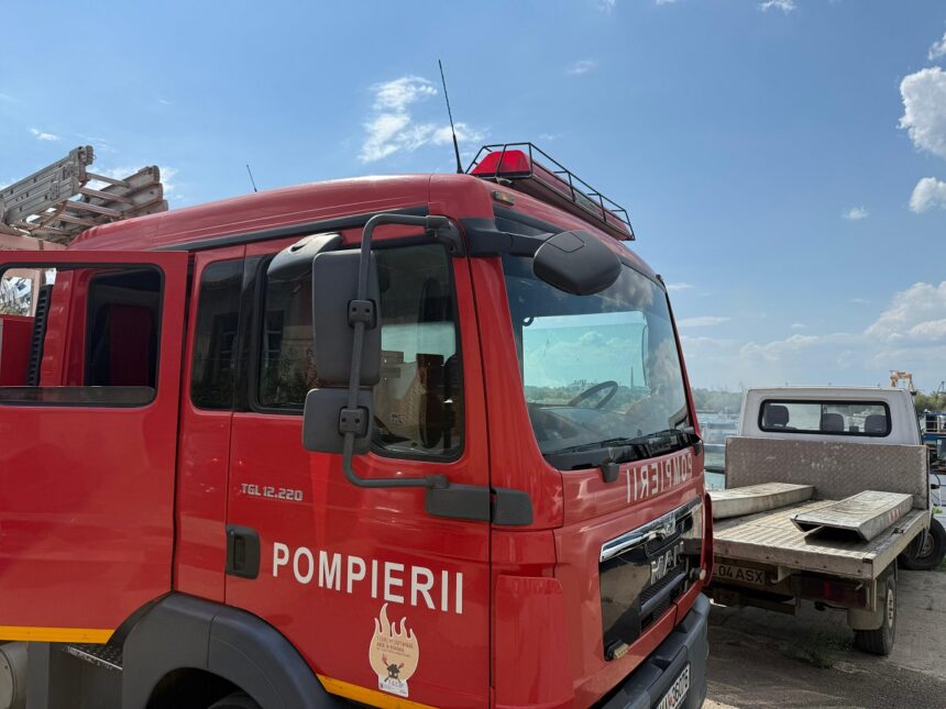 Alarmă în Medgidia: Focul mistuie vegetația uscată în apropierea școlii nr. 2 1 alerta in medgidia arde vegetatia uscata langa scoala nr 2 68a1b48ce6a53
